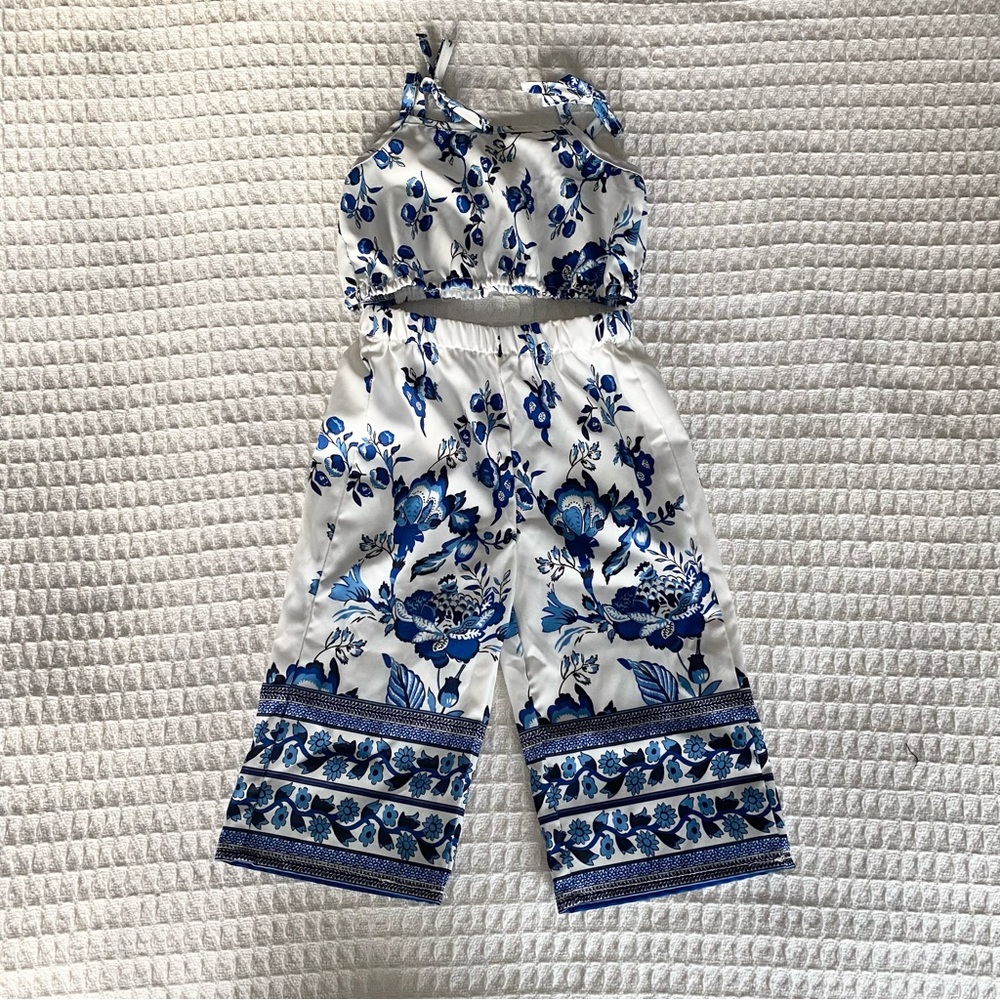 SHEIN little girls 9-12M blue and white print matching set